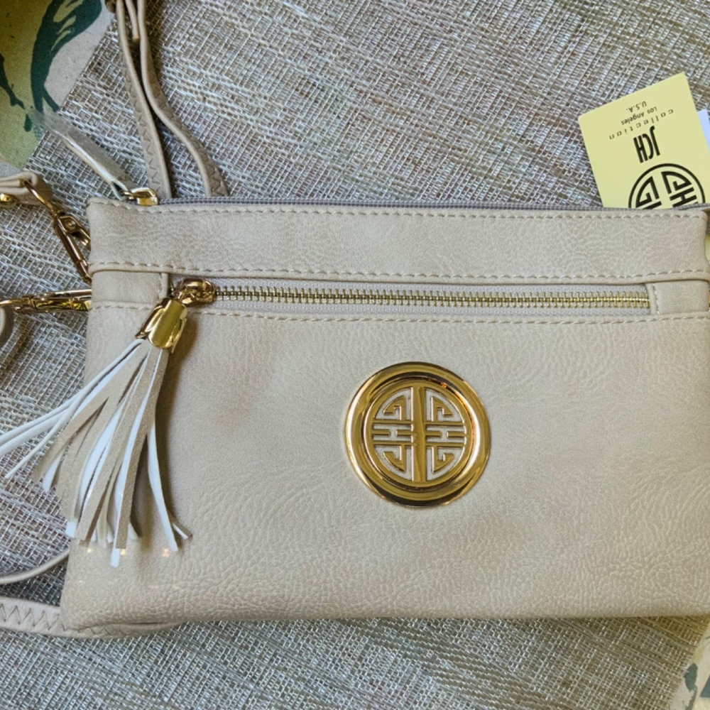 Cream CROSSBODY w/MEDALLION / MESSENGER BAG⭐️ LIGHT WEIGHT- NEW CONDITION w/Tag - Picture 9 of 12